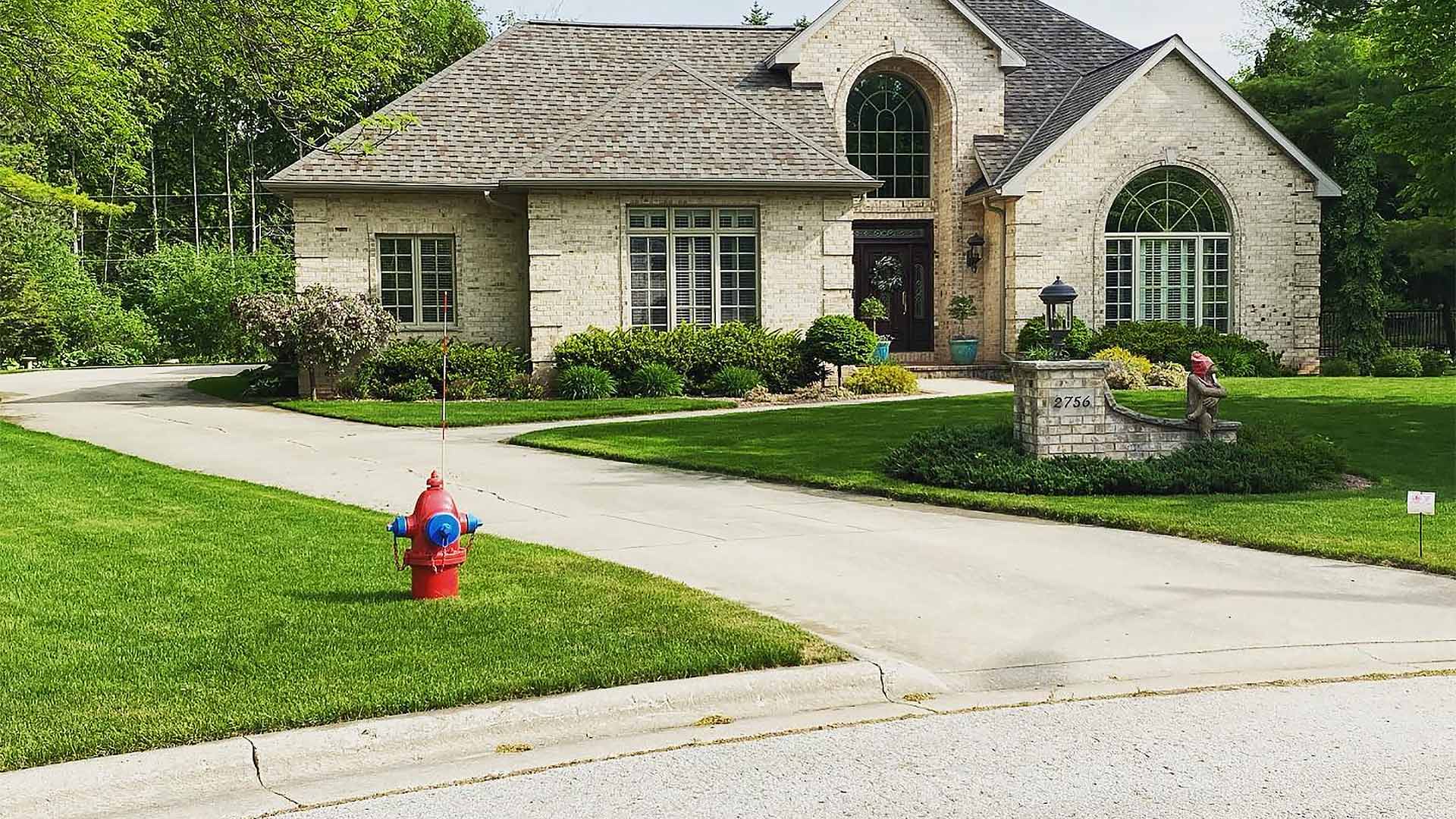 Howard, Wisconsin home with regular lawn care services.